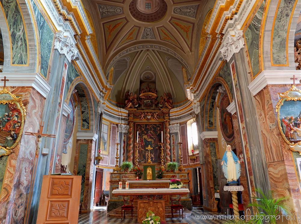 Sagliano Micca (Biella) - Presbiterio della Chiesa Parrocchiale dei Santi Giacomo e Stefano